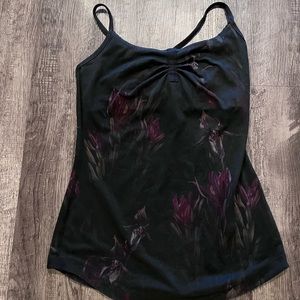 Lululemon shirt size medium it doesn’t have the size dot great condition